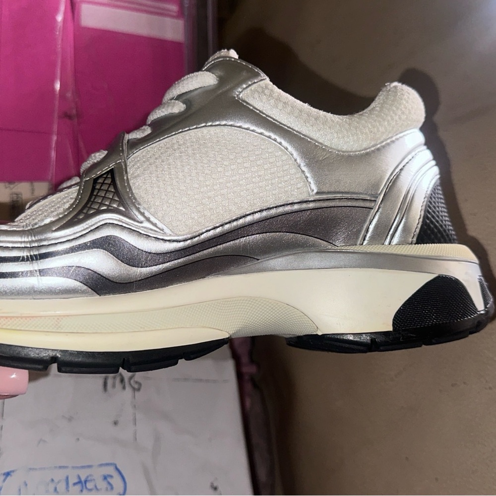 Barley worn channel sneakers, slight indent in toe area, plastic/fabric - Picture 10 of 11
